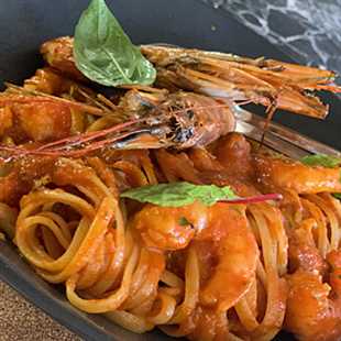 Shrimp pasta with tomato